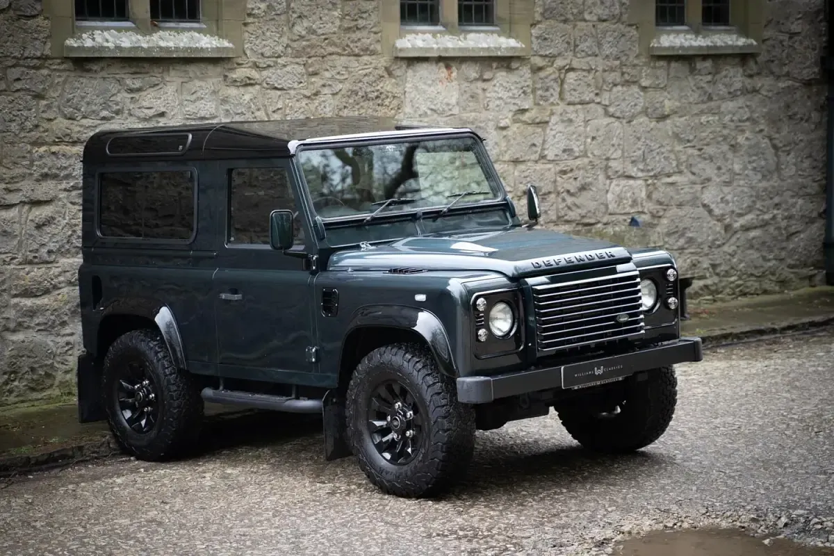 Used Land Rover Defender 2015 Green Estate