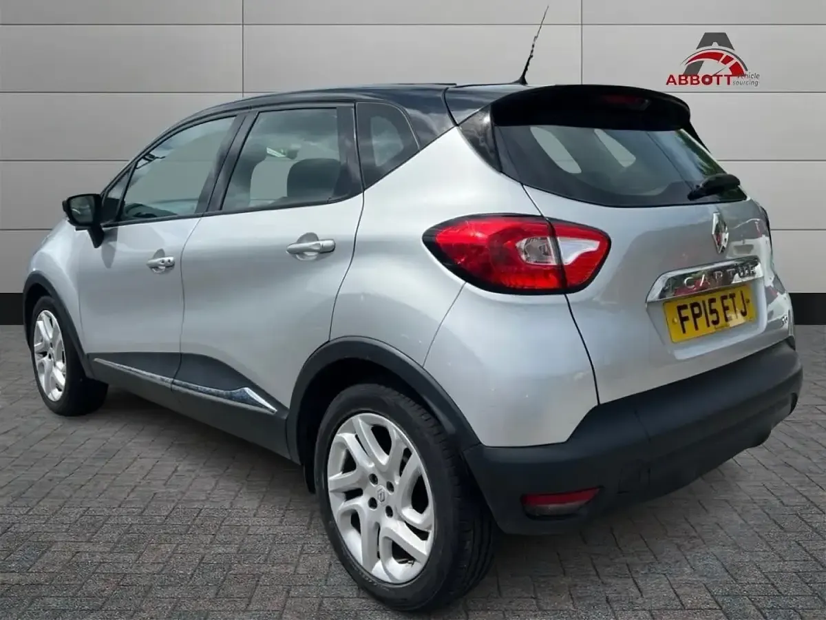 Used Renault Captur Dynamique 90 HP (66 kW) 2015 Silver SUV