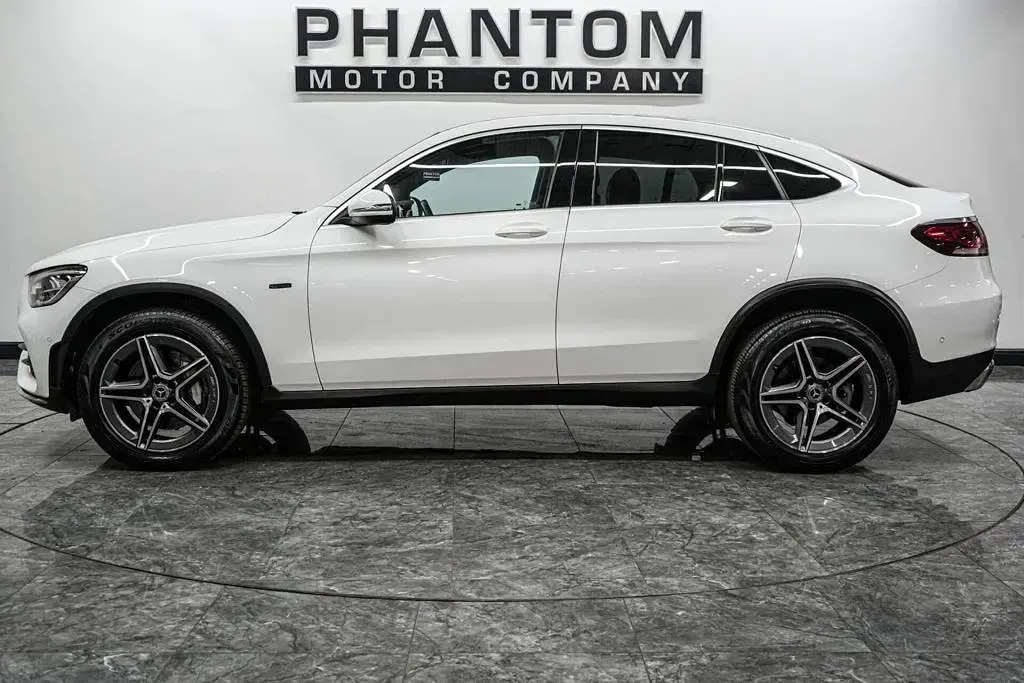 Used Mercedes GLC300de AMG line 306 HP (225 kW) 2021 White Coupe