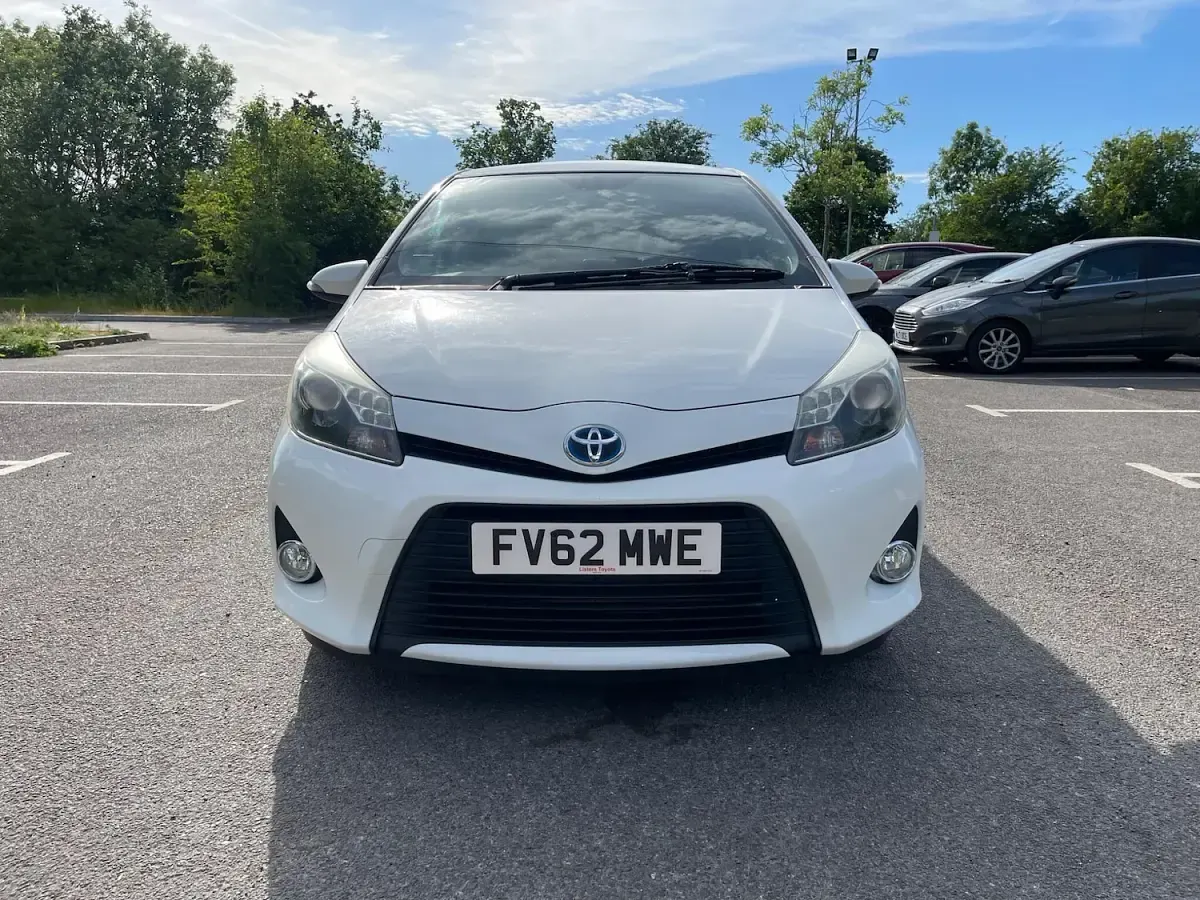 Used Toyota Yaris Hybrid 2012 White Hatchback