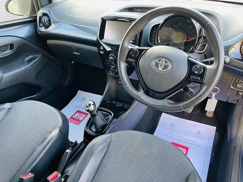 Used Toyota Aygo x-press 68 HP (50 kW) 2014 Grey Hatchback