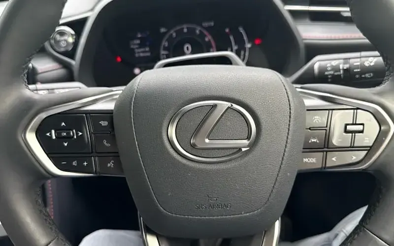 Used Lexus LBX 136 HP (100 kW) 2024 Red SUV