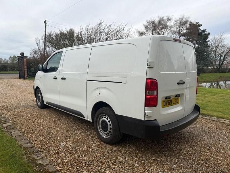 Used Vauxhall Vivaro Edition 120 HP (88 kW) 2019 White MPV