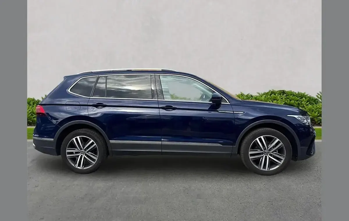 Used VW Tiguan Allspace Elegance 150 HP (110 kW) 2023 Blue SUV