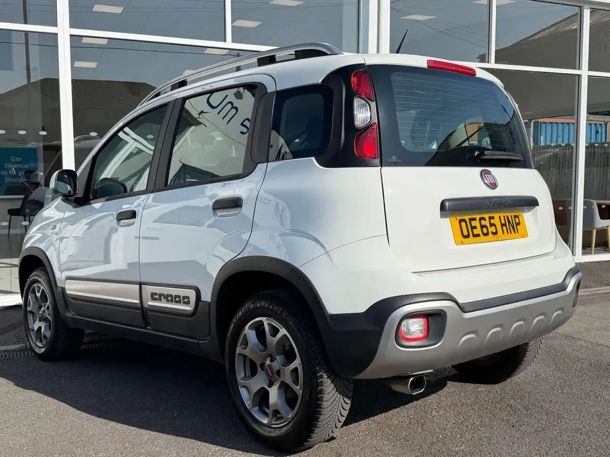 Used Fiat Panda Cross Cross 90 HP (66 kW) 2015 White Hatchback