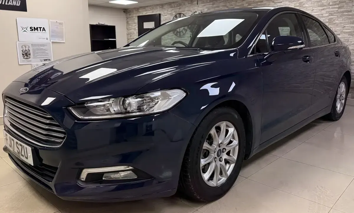 Used Ford Mondeo Zetec 120 HP (88 kW) 2017 Blue Hatchback