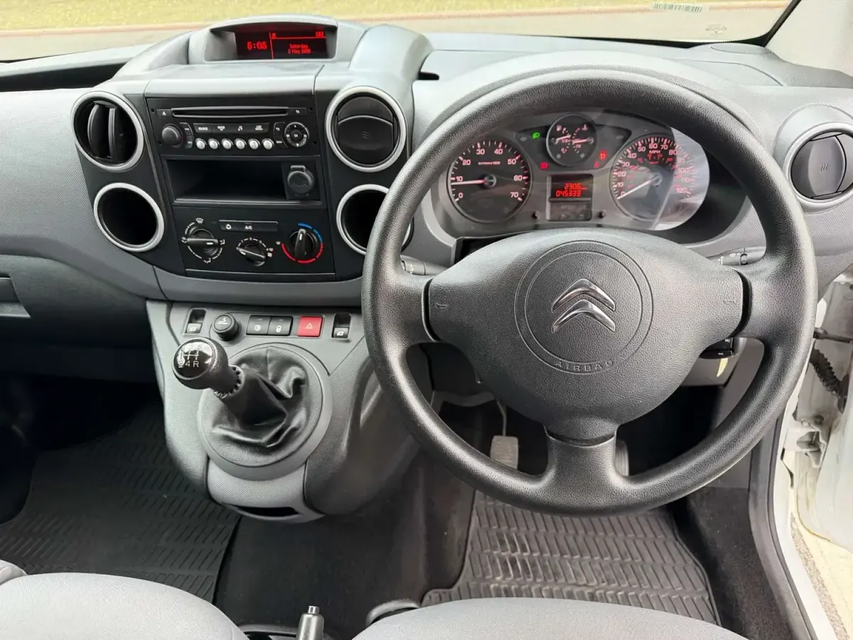 Usado Citroën Berlingo 75 CV (55 kW) 2014 Blanco Monovolumen