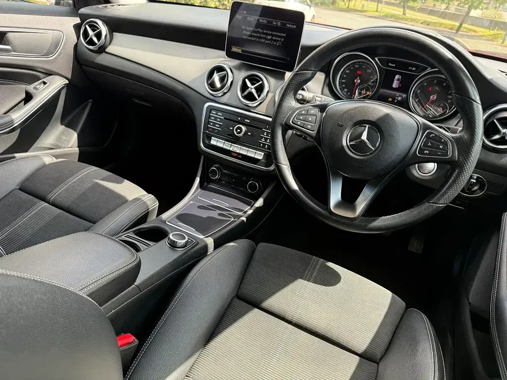 Used Mercedes GLA180 Urban 122 HP (89 kW) 2018 Red SUV