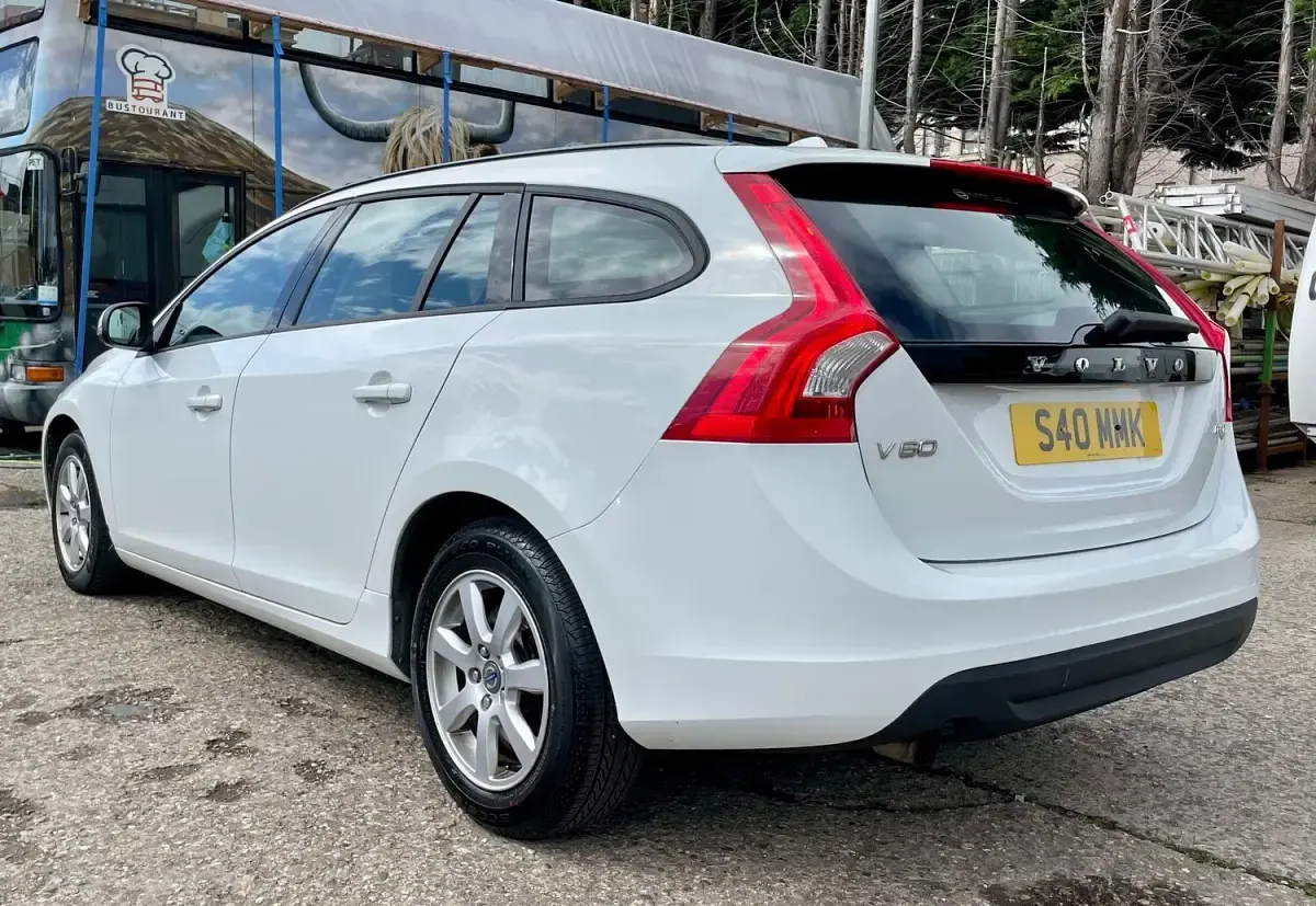 Used Volvo V60 115 HP (84 kW) 2012 White Estate