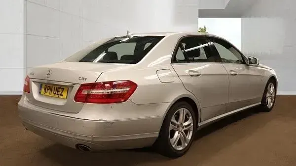 Używany Mercedes E350 Avantgarde 2011 Srebrny Sedan/Limuzyna