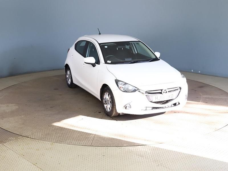 Used Mazda 2 75 HP (55 kW) 2018 White Hatchback