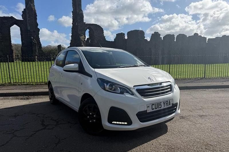 Used Peugeot 108 Active 68 HP (50 kW) 2015 White Hatchback