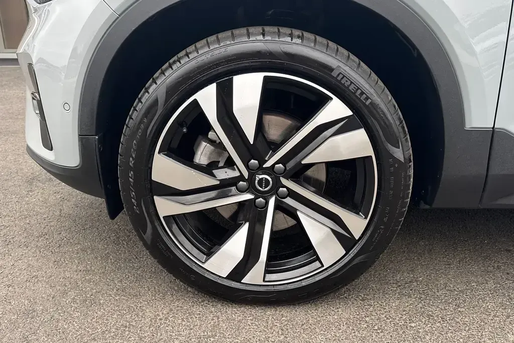 Used Volvo XC40 Ultra 161 HP (118 kW) 2025 Grey SUV