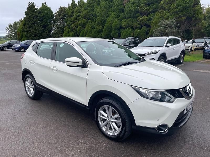 White Used 2017 Nissan Qashqai Acenta SUV | £10,495 (Good price) - Image 1/4