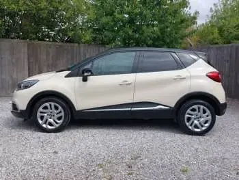 Used Renault Captur Dynamique 90 HP (66 kW) 2016 Cream SUV