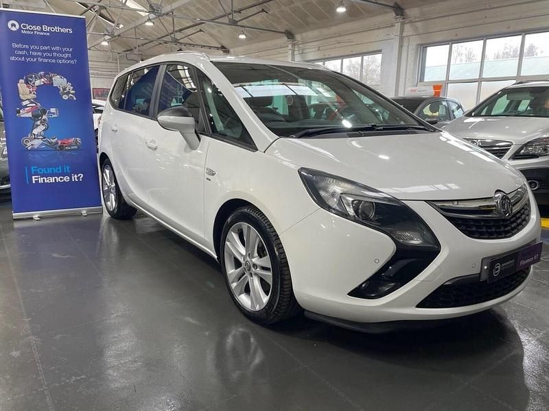 Used Vauxhall Zafira SRi 170 HP (125 kW) 2015 White MPV
