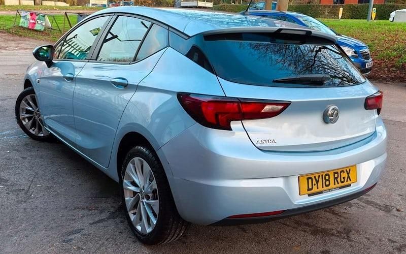 Used Vauxhall Astra Design Edition 101 HP (74 kW) 2018 Silver Hatchback