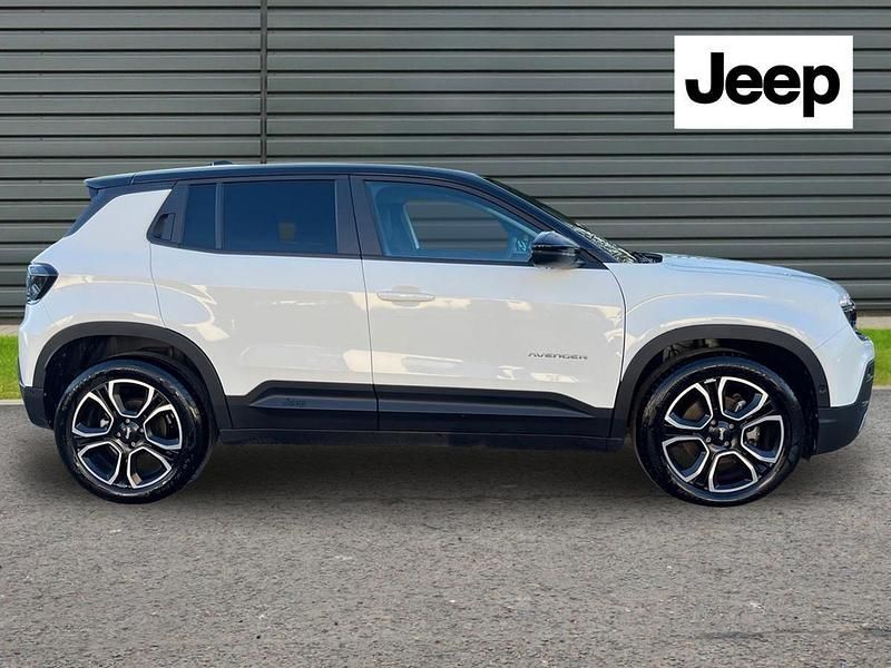 Used Jeep Avenger Summit 114 kW (156 HP) 2024 White/black SUV