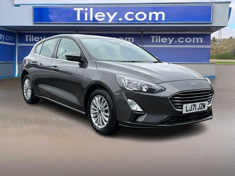Used Ford Focus Titanium 125 HP (91 kW) 2021 Grey Hatchback