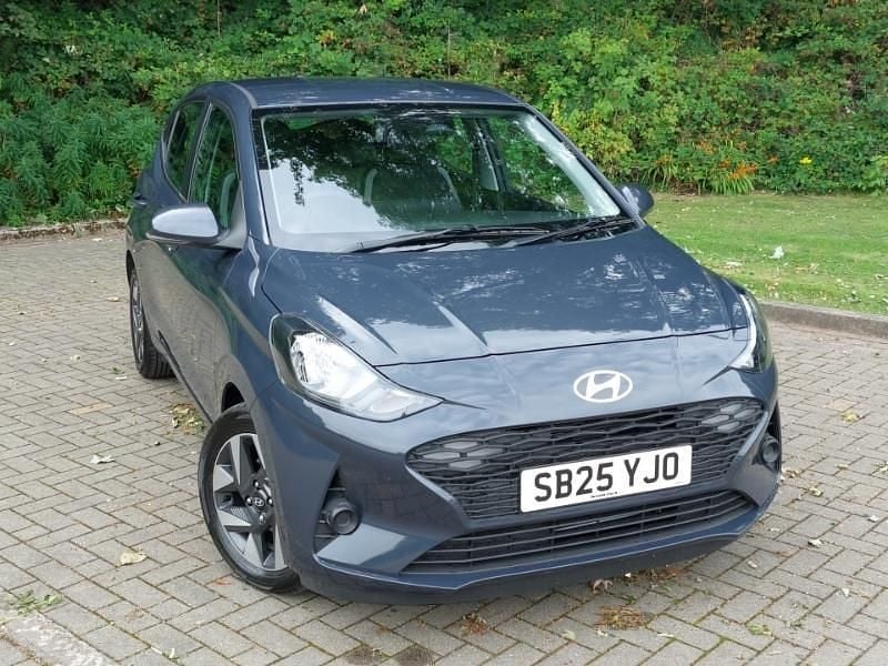 Pearl aurora grey Used 2025 Hyundai i10 Advanced Hatchback | £14,998 (Fair price) - Image 1/4