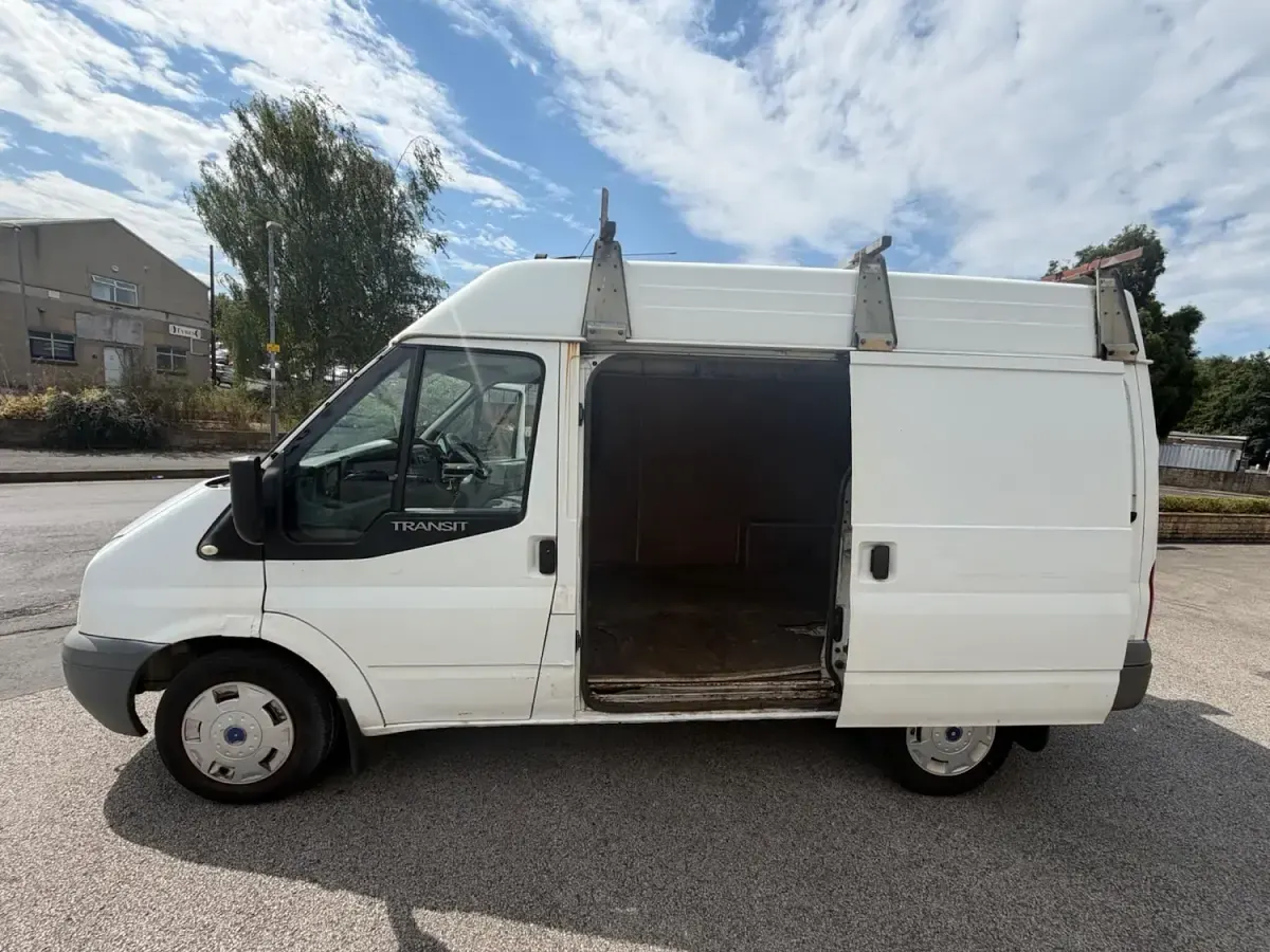 Used Ford Transit 85 HP (62 kW) 2010 White Van