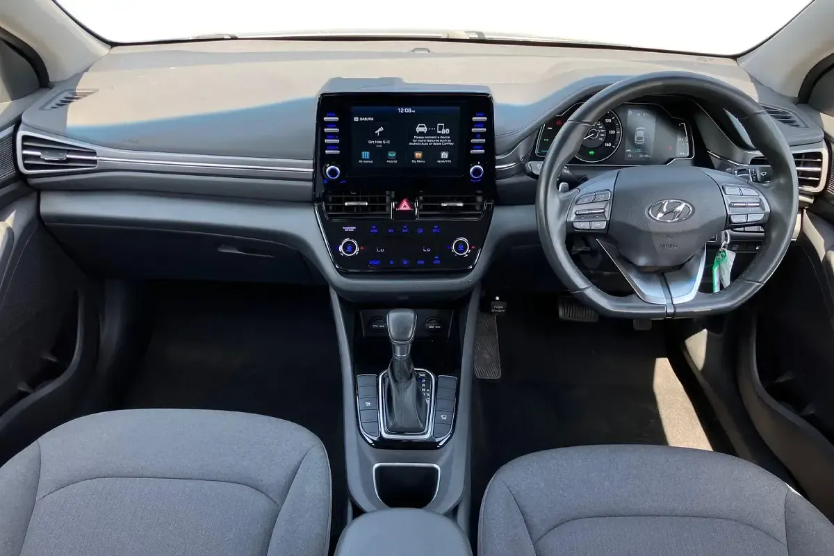 Used Hyundai Ioniq SE 141 HP (103 kW) 2020 Silver Hatchback