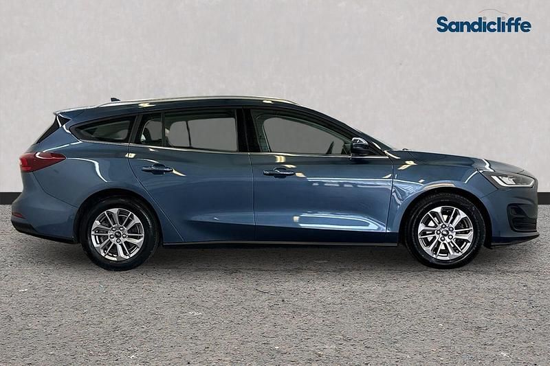 Usado Ford Focus Titanium 155 HP (114 kW) 2022 Azul Carrinha