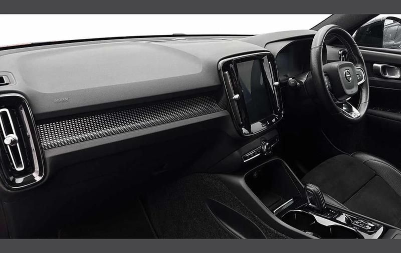 Used Volvo XC40 R-Design 188 HP (138 kW) 2019 Red SUV