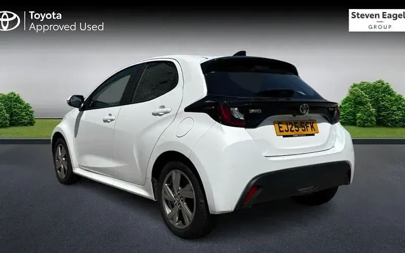 Used Toyota Yaris 116 HP (85 kW) 2025 White Hatchback