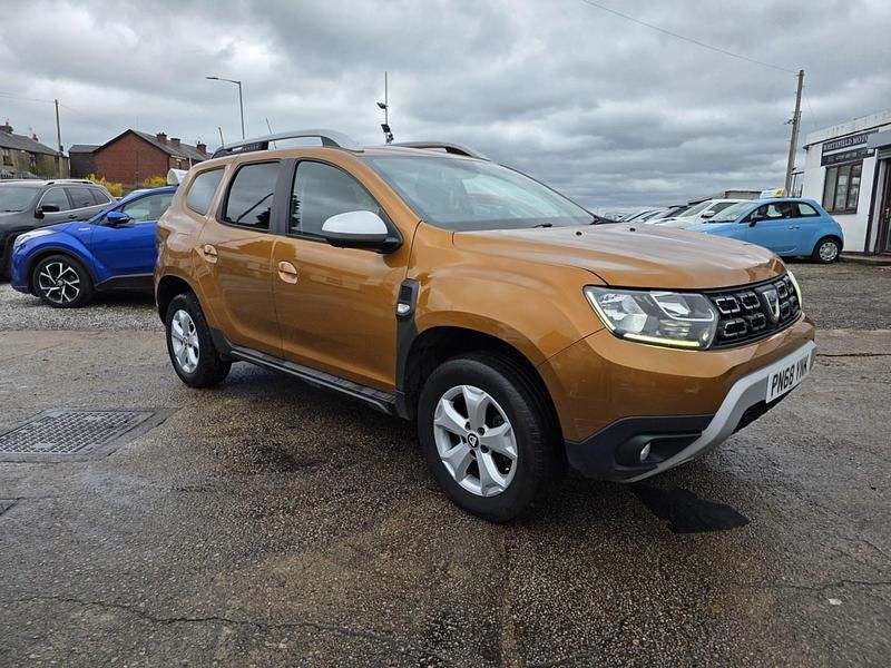 Used Dacia Duster Comfort 114 HP (83 kW) 2018 Orange SUV