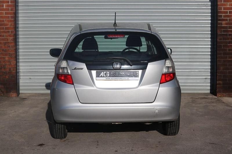 Used Honda Jazz ES 99 HP (72 kW) 2011 Silver Hatchback