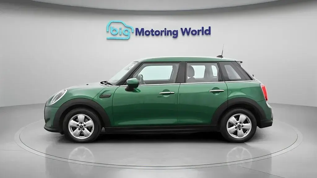 Usado Mini Cooper Classic 136 HP (100 kW) 2022 Verde Citadino