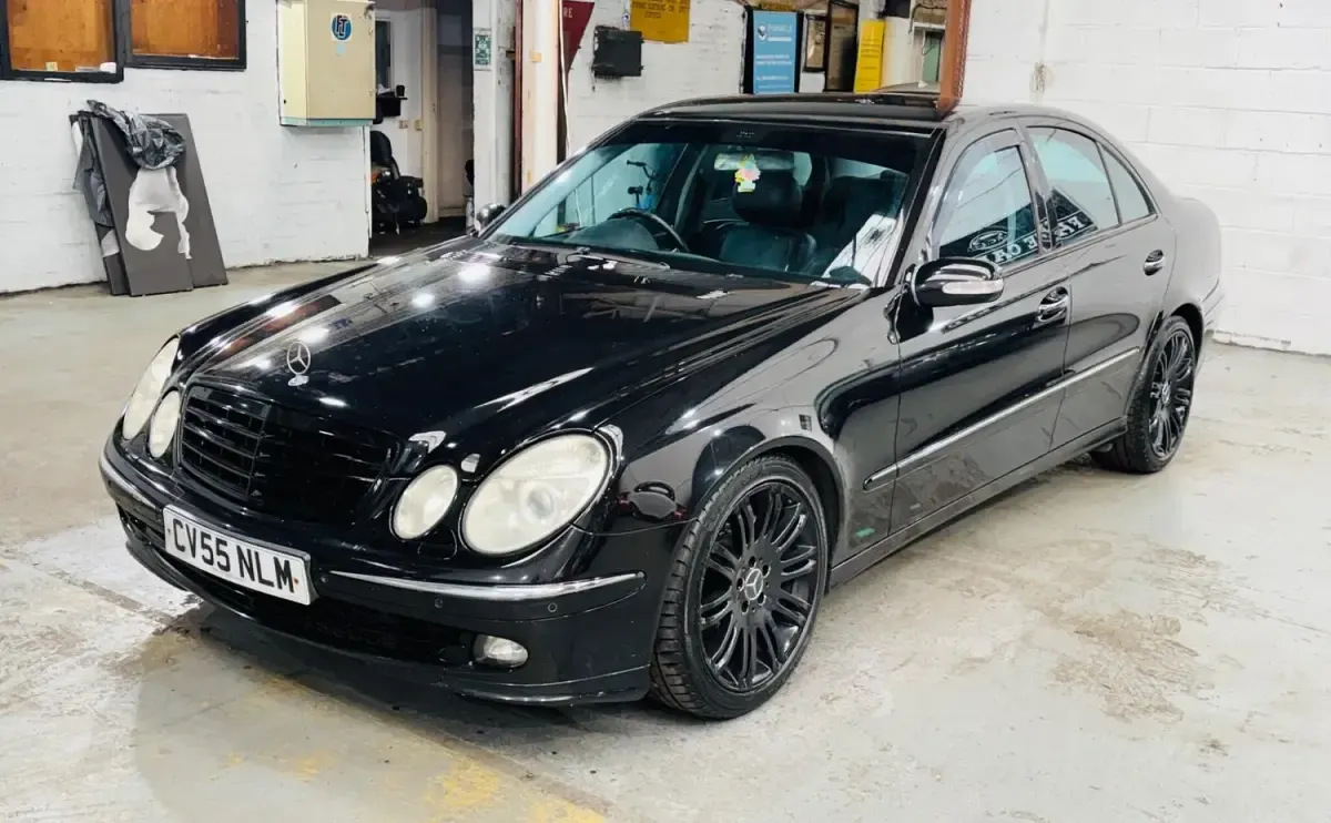 Usado Mercedes E280 2005 Negro Berlina