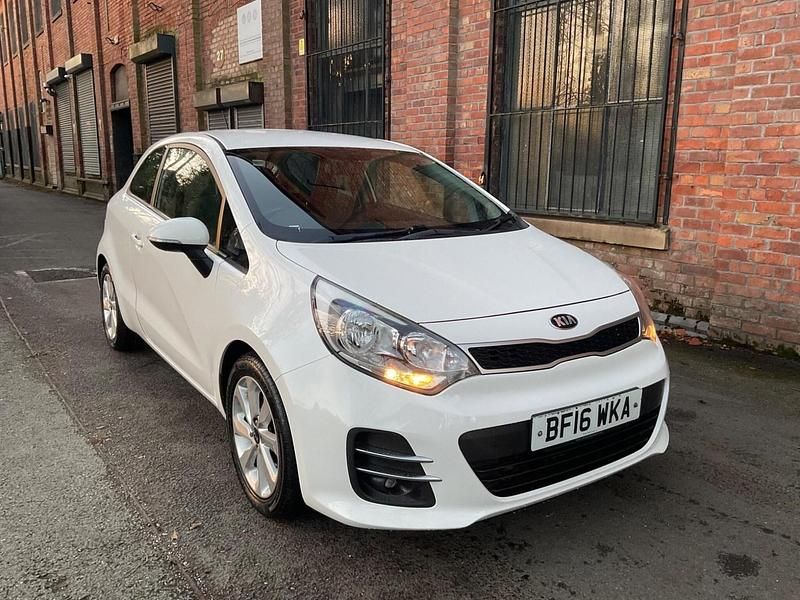 White Used 2016 Kia Rio Hatchback | £3,790 (Fair price) - Image 1/4