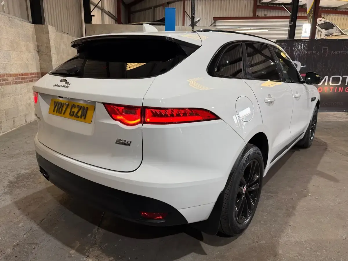 Used Jaguar F-Pace R-Sport 180 HP (132 kW) 2017 White SUV