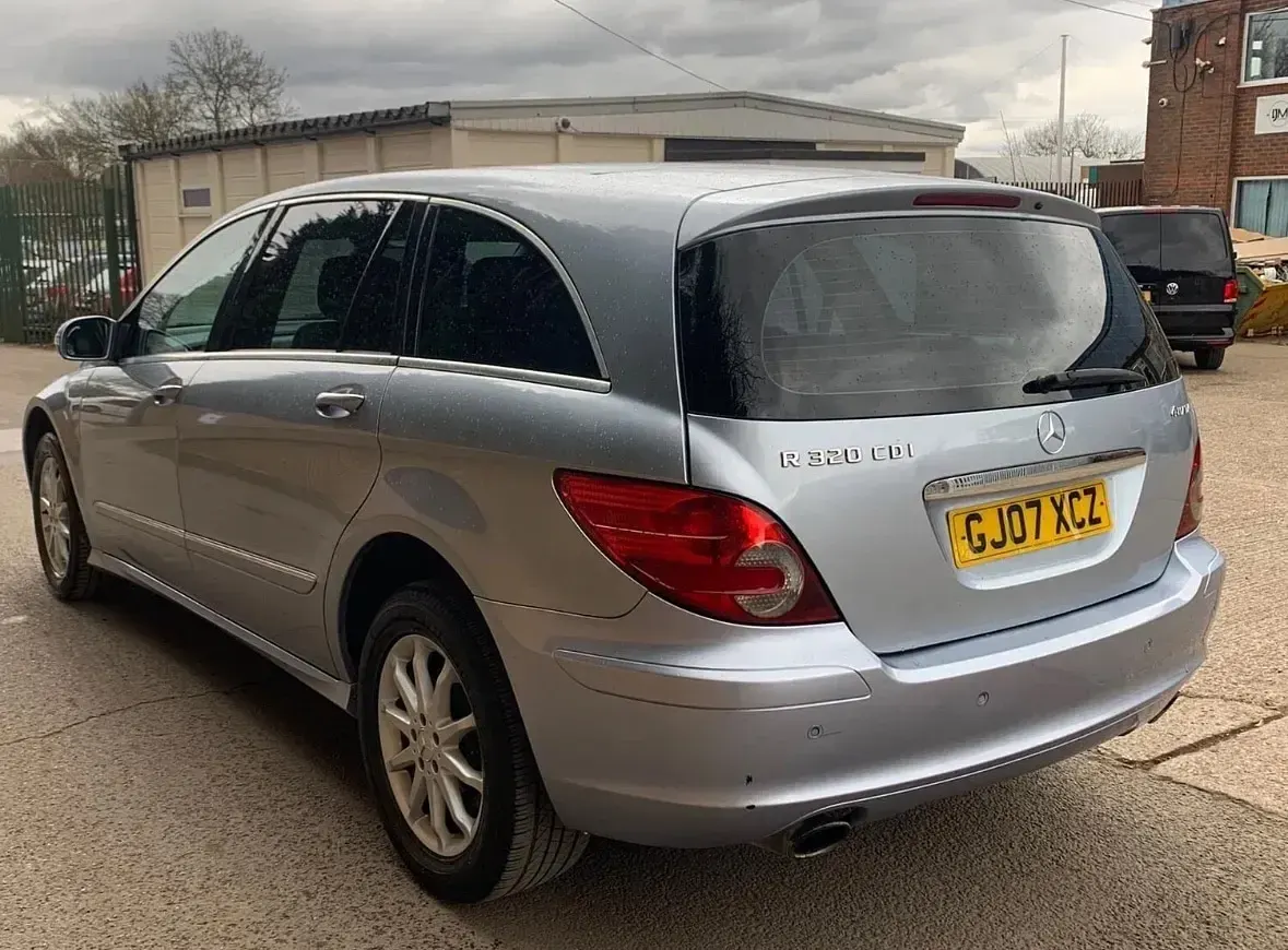 Used Mercedes R320 SE 220 HP (161 kW) 2007 Blue Estate
