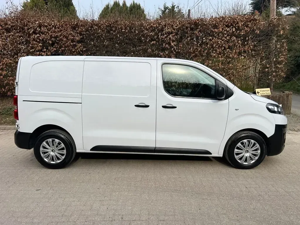 Used Citroën Dispatch 145 HP (106 kW) 2022 White MPV