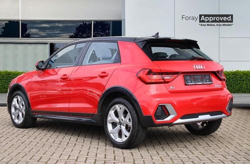 Begagnad Audi A1 Design 2021 Röd SUV