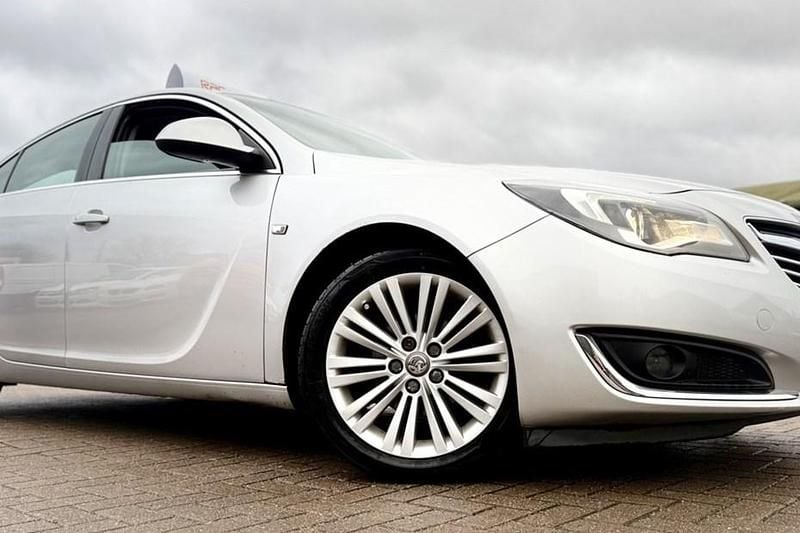Used Vauxhall Insignia 163 HP (119 kW) 2014 Silver Hatchback