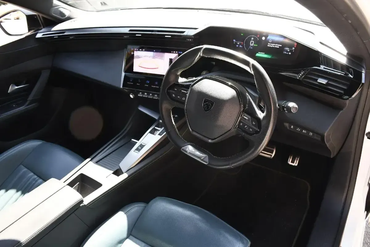 Used Peugeot 308 GT 129 HP (94 kW) 2025 White Hatchback