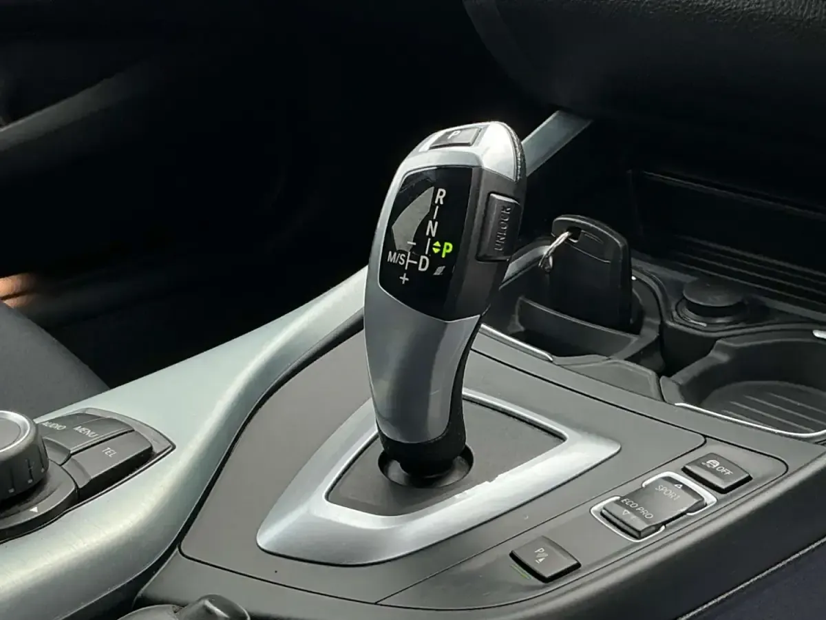 Begagnad BMW 120 2014 Blå Halvkombi