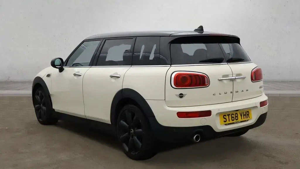 Used Mini Cooper Clubman Exclusive 136 HP (100 kW) 2019 White Estate