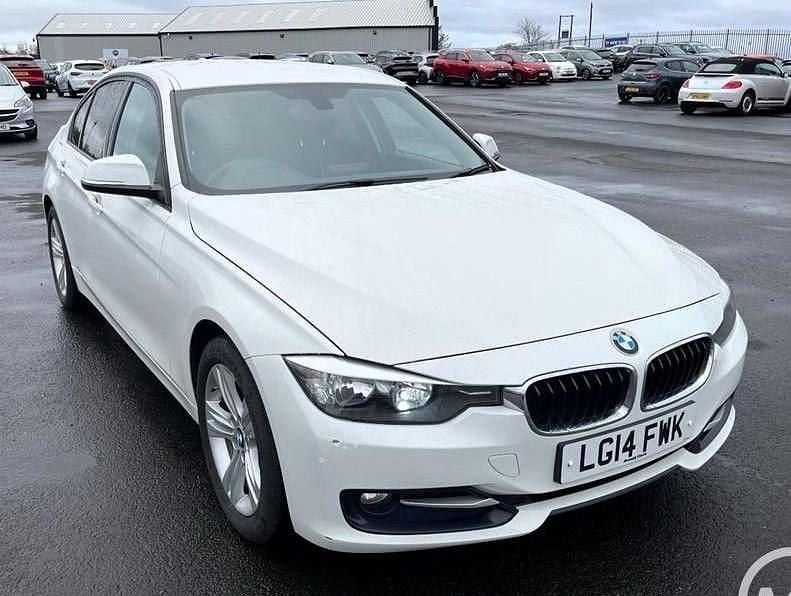 Used BMW 318 Sport Line 2014 White Sedan