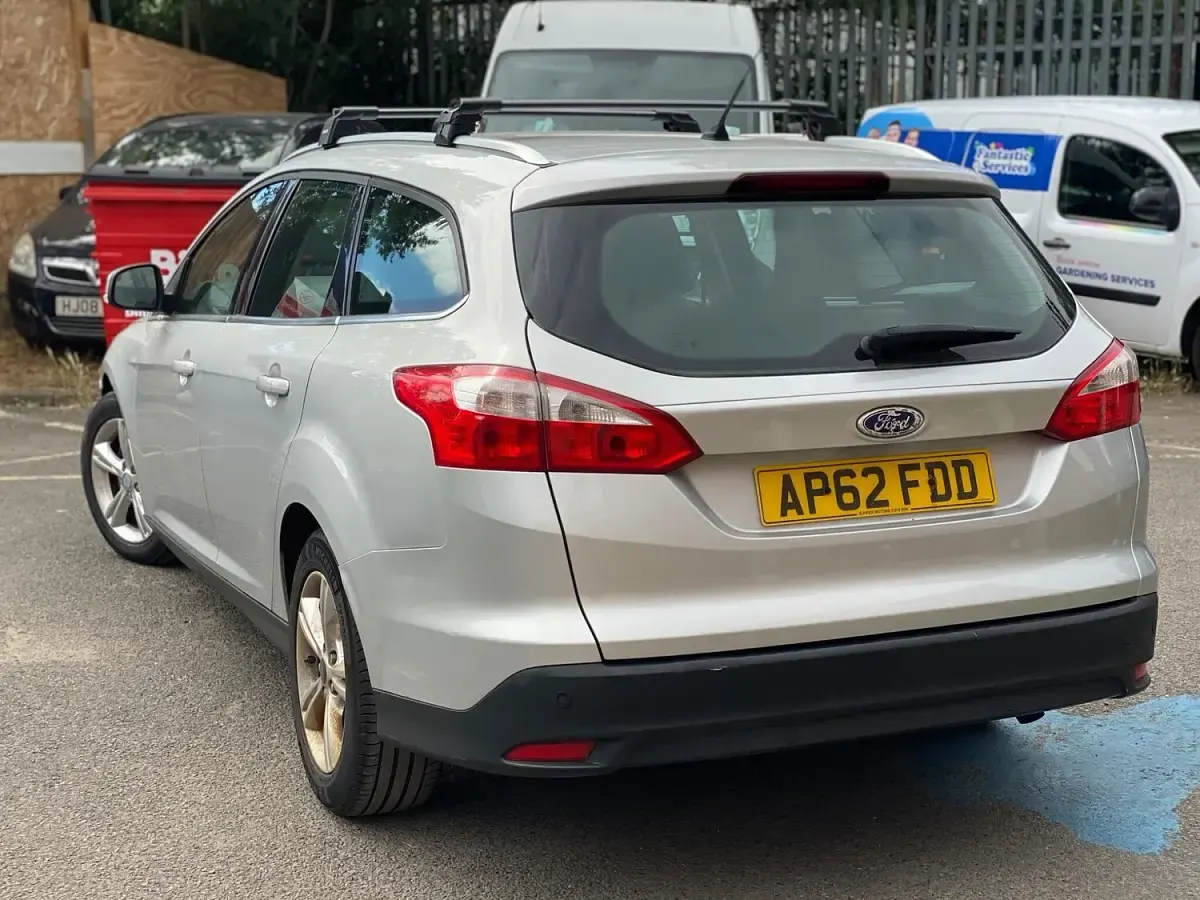 Used Ford Focus Zetec 125 HP (91 kW) 2012 Silver Estate
