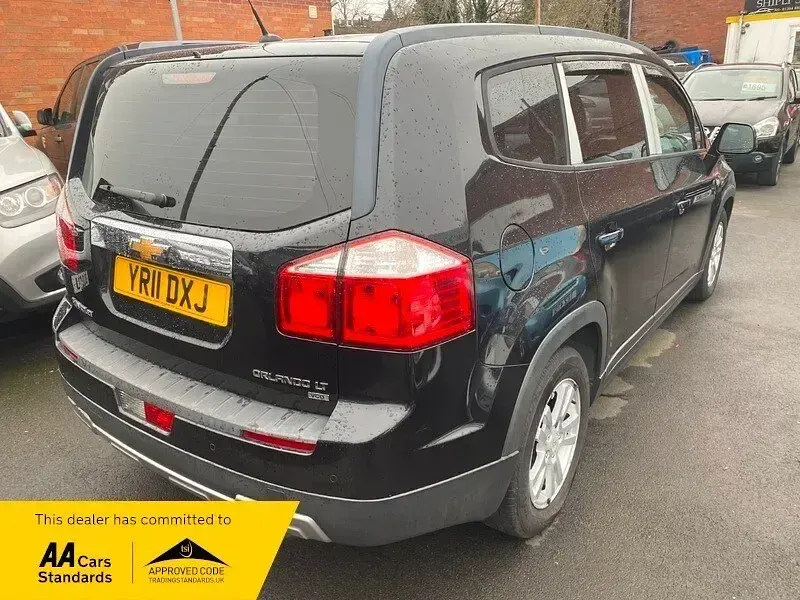 Begagnad Chevrolet Orlando LT 163 HK (119 kW) 2011 Svart Minibuss