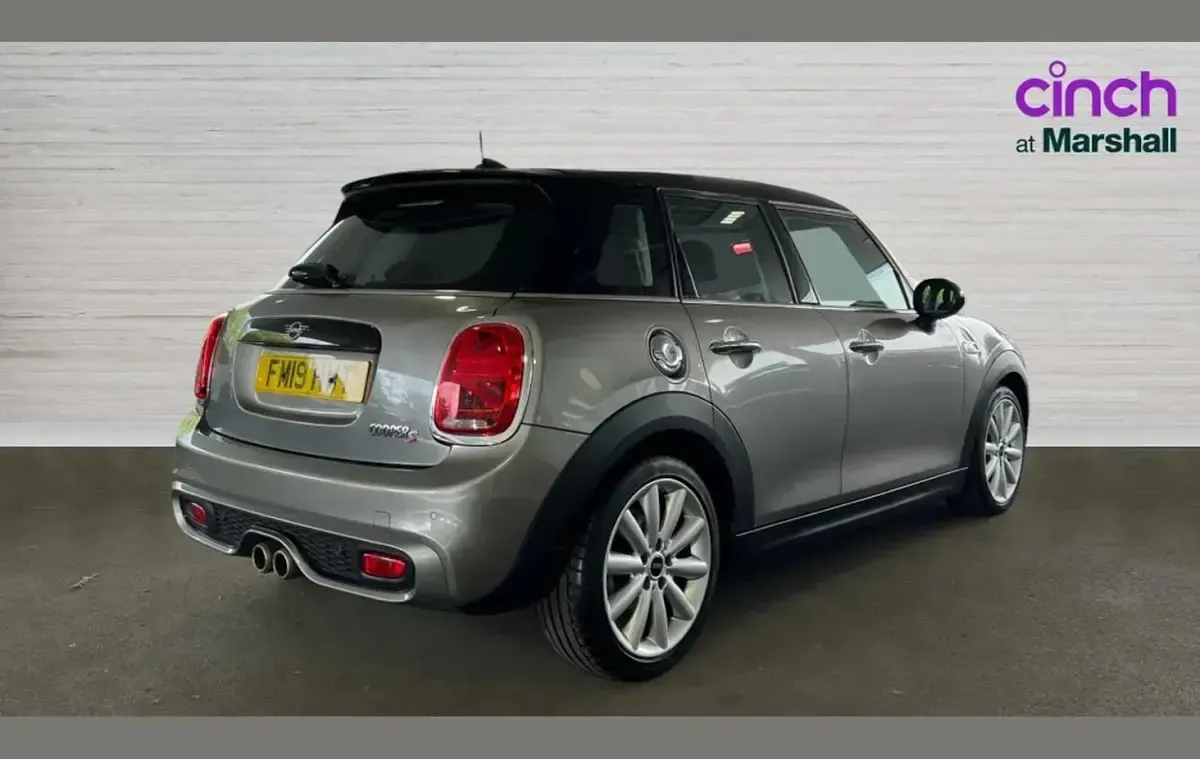 Usado Mini Cooper S Classic 188 CV (138 kW) 2019 Plateado Utilitario