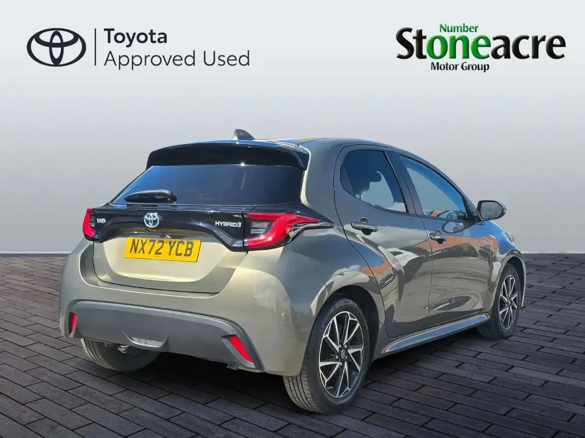 Used Toyota Yaris Design 116 HP (85 kW) 2023 Bronze Hatchback