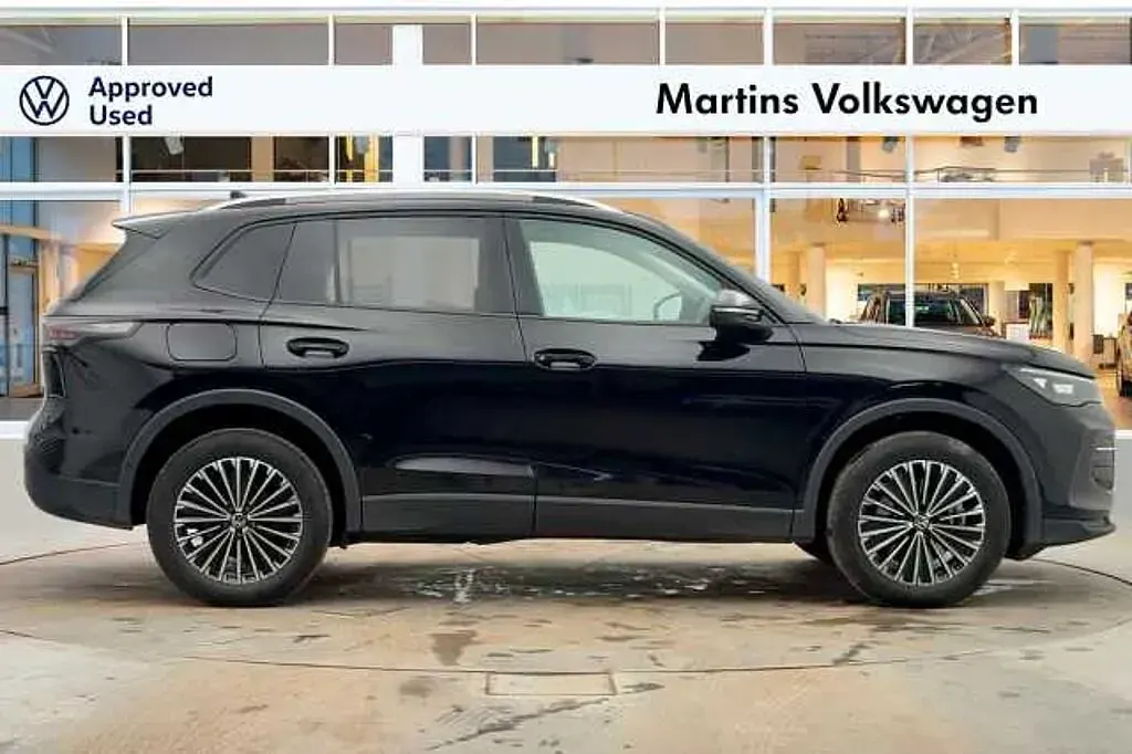 Second-hand VW Tiguan Match 204 CP (150 kW) 2025 Negru SUV