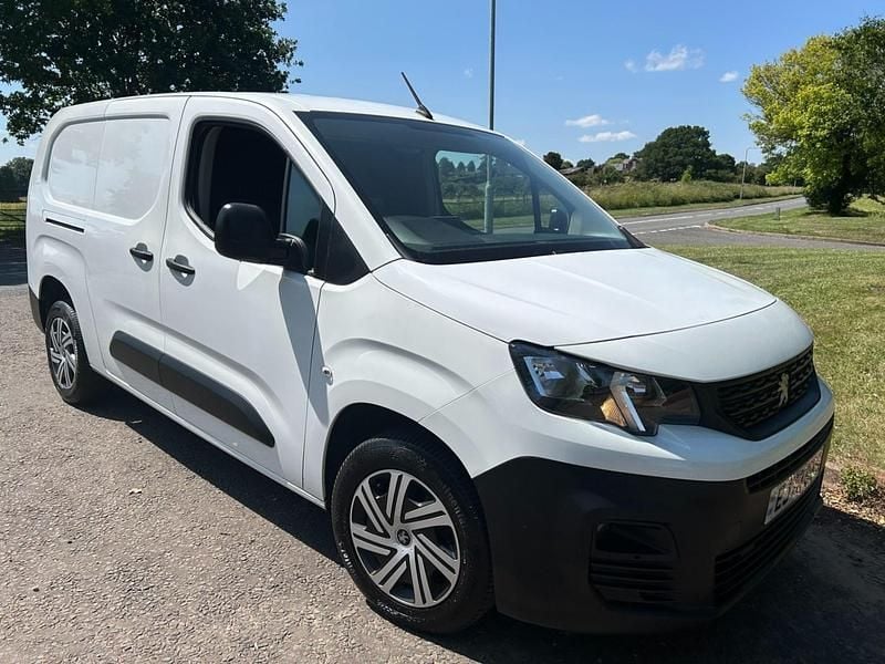 White Used 2020 Peugeot Partner MPV | £8,495 (Fair price) - Image 1/4