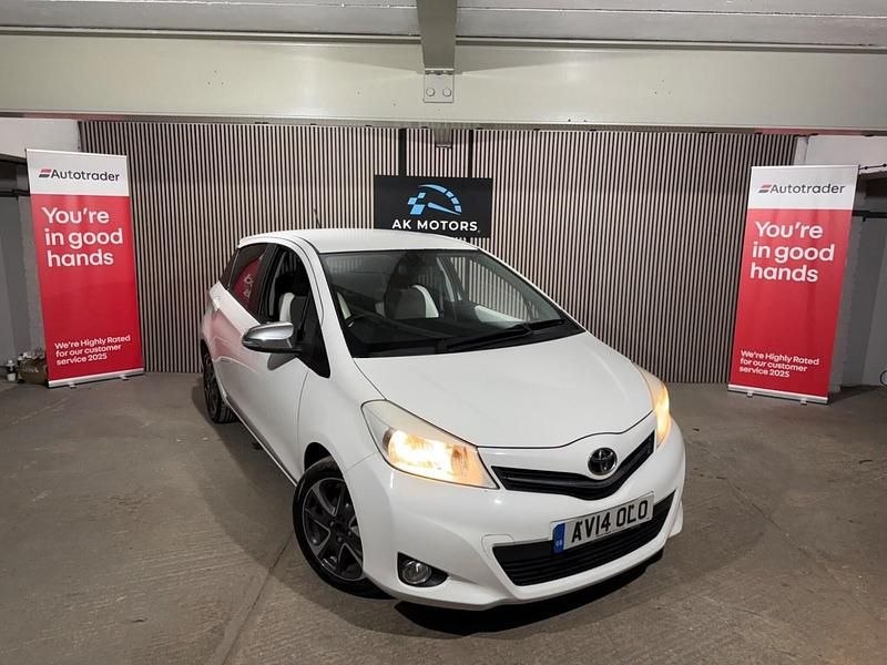 White Used 2014 Toyota Yaris Trend Hatchback | £2,995 (Fair price) - Image 1/4